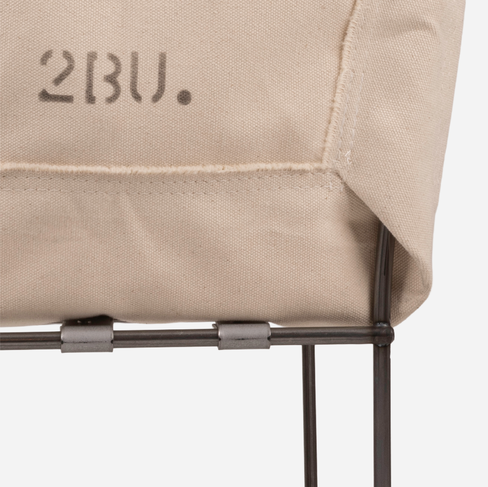 Elevated Laundry Truck 2 Bu — close-up