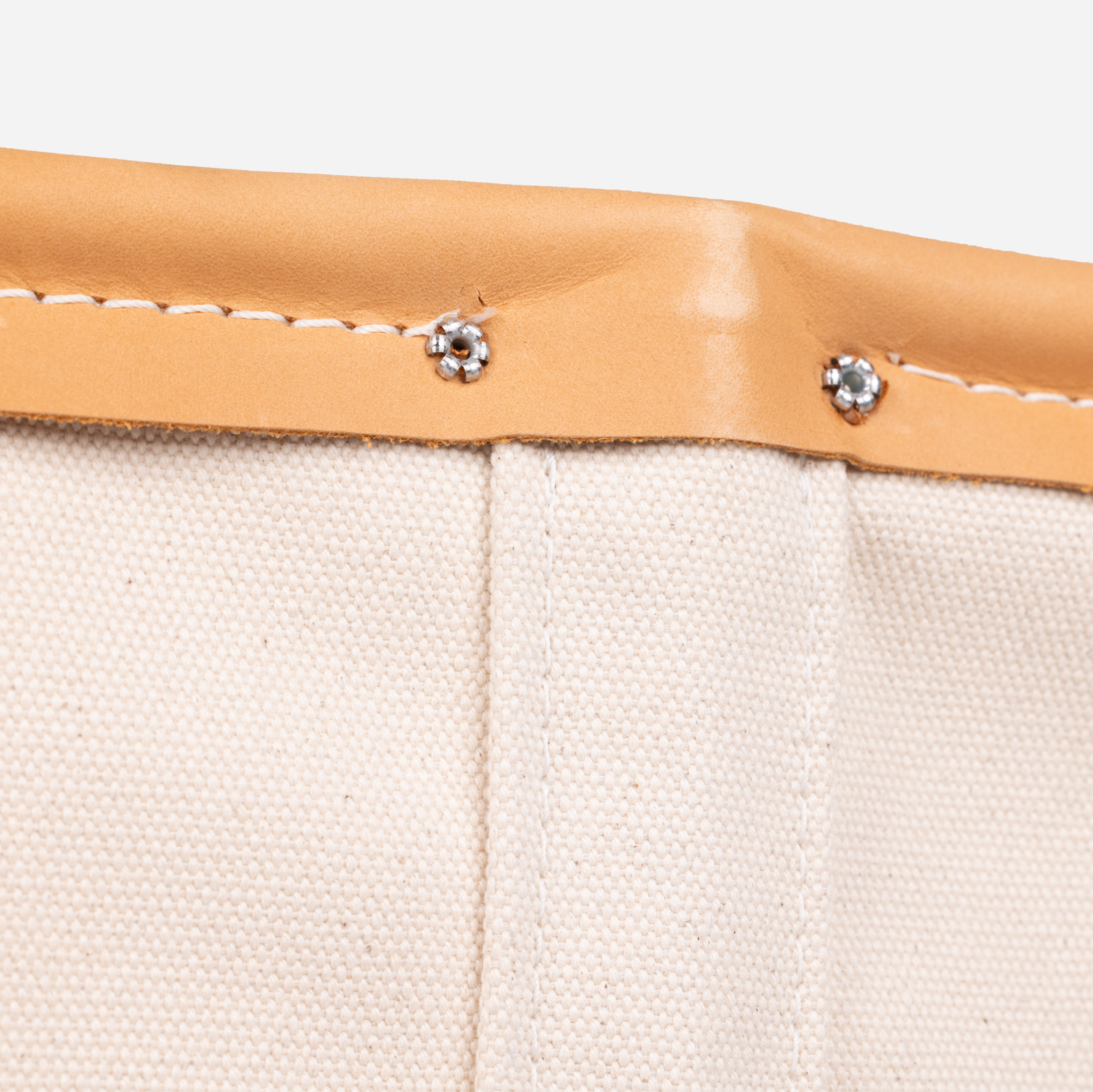 Canvas Elevated Truck 4 Bu Permanent — close-up detail