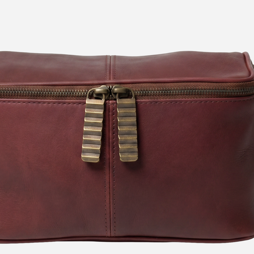 Seven Hills Charlie Wash Kit, Dearborn Mulberry, leather stitching, handle or zipper detail